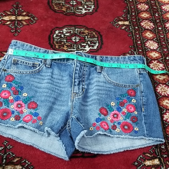 🎁 Gap sexy boyfriend short embroidered denim shorts - Picture 5 of 6